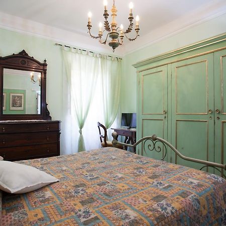 Corte Palazzo Picedi Benettini Sarzana Buitenkant foto