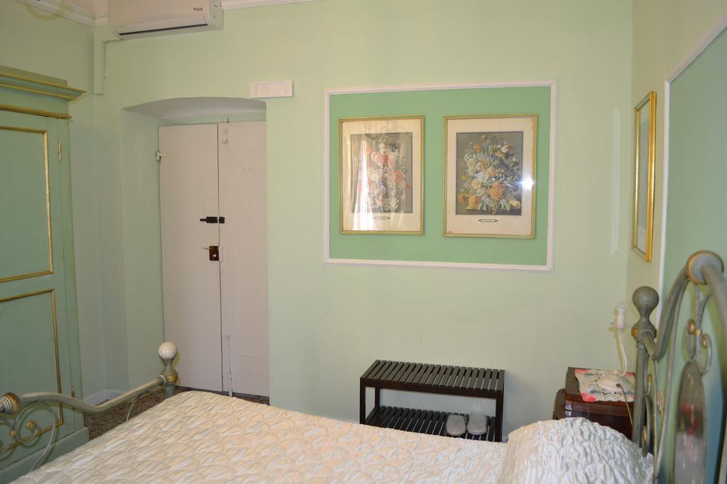 Corte Palazzo Picedi Benettini Sarzana Buitenkant foto