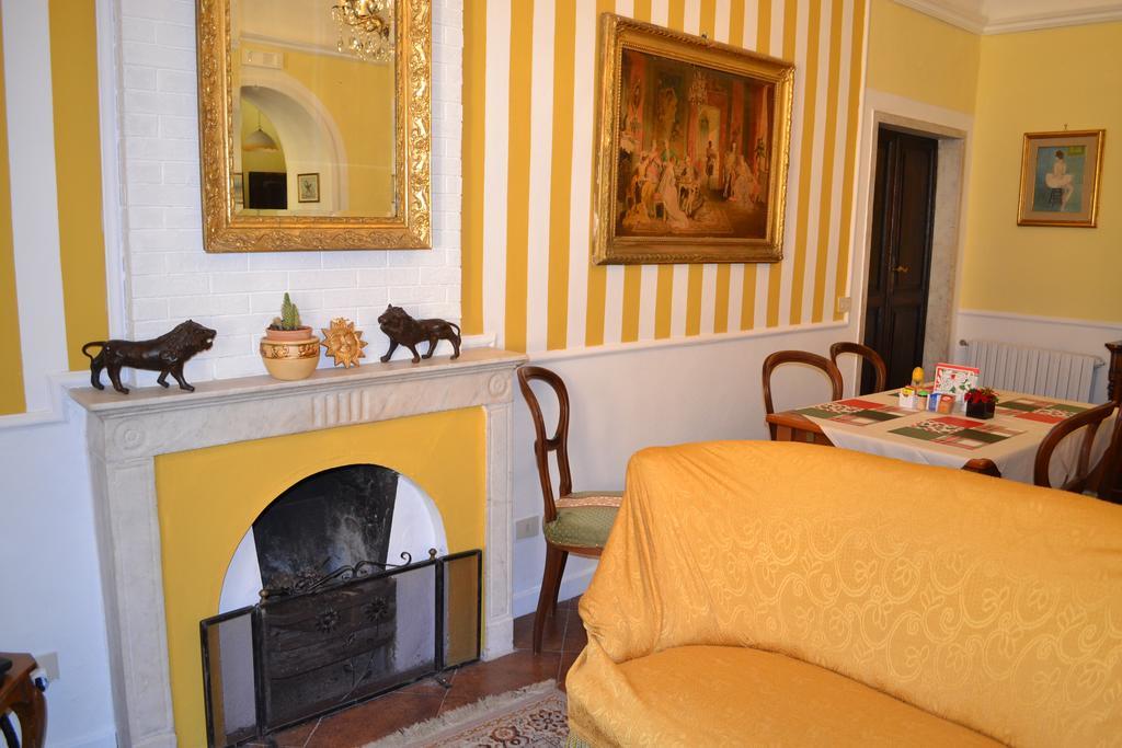 Corte Palazzo Picedi Benettini Sarzana Buitenkant foto