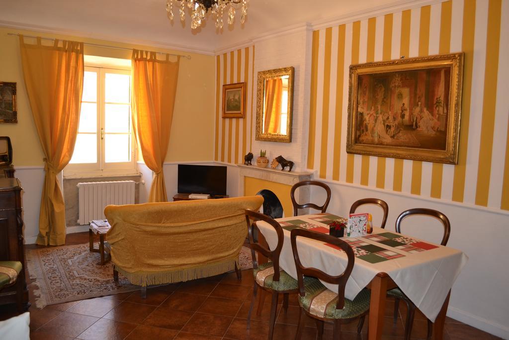 Corte Palazzo Picedi Benettini Sarzana Buitenkant foto