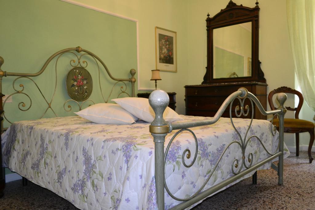 Corte Palazzo Picedi Benettini Sarzana Kamer foto