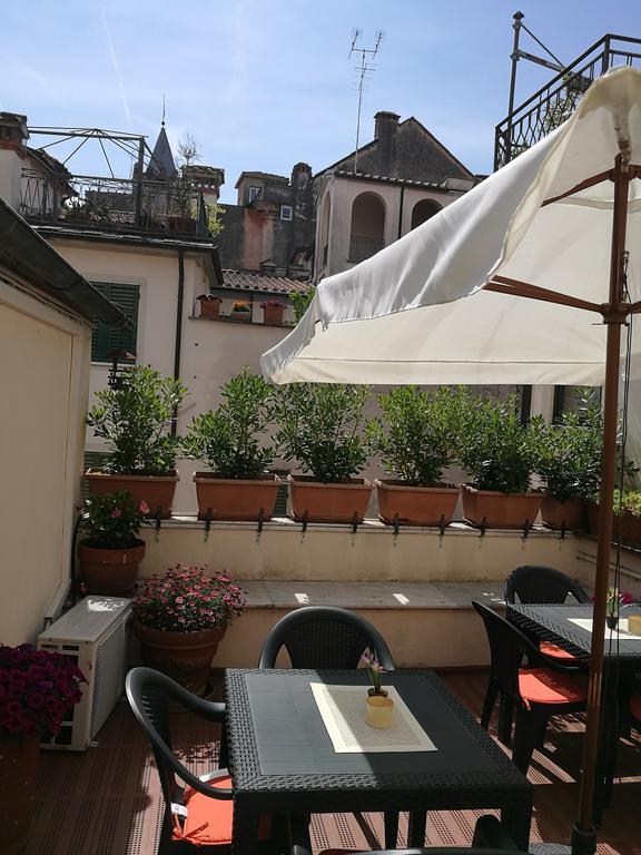 Corte Palazzo Picedi Benettini Sarzana Buitenkant foto