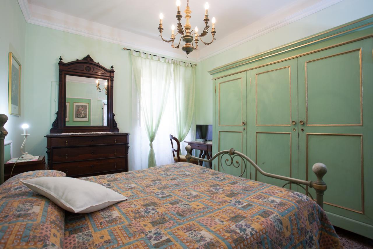 Corte Palazzo Picedi Benettini Sarzana Buitenkant foto