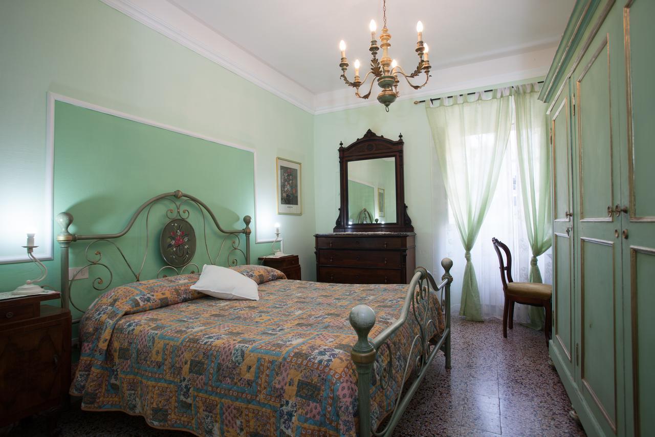 Corte Palazzo Picedi Benettini Sarzana Buitenkant foto