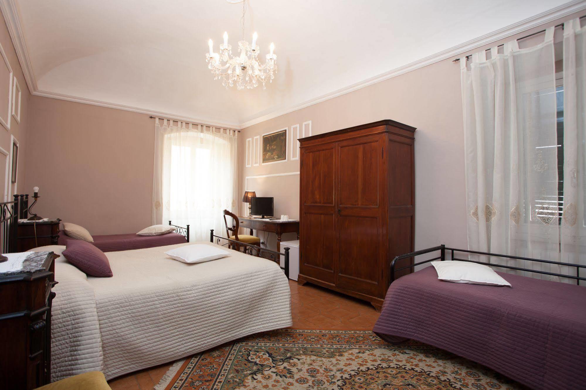 Corte Palazzo Picedi Benettini Sarzana Buitenkant foto