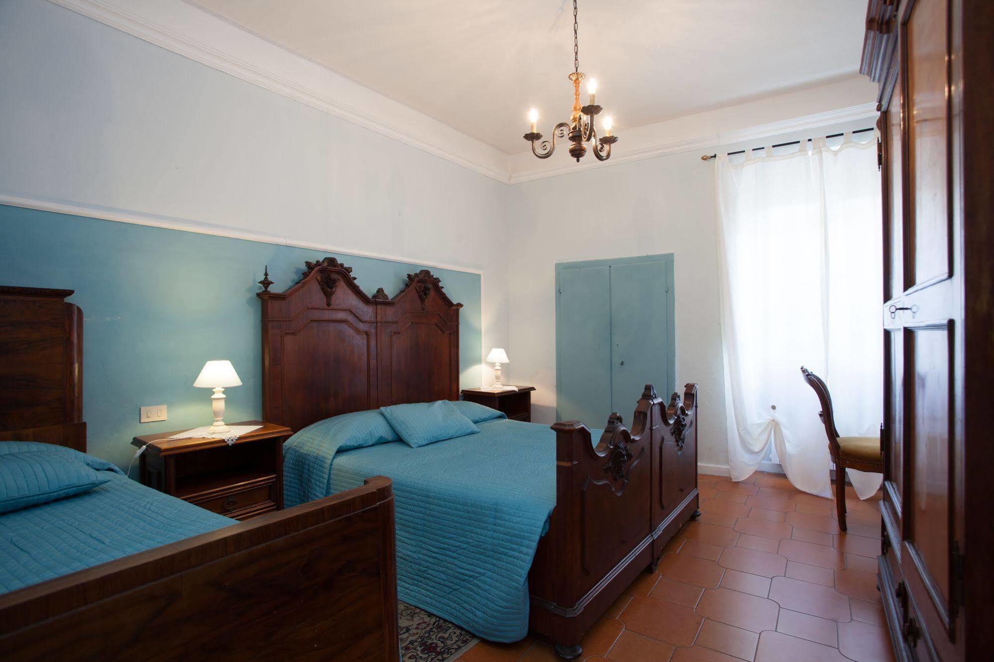 Corte Palazzo Picedi Benettini Sarzana Buitenkant foto
