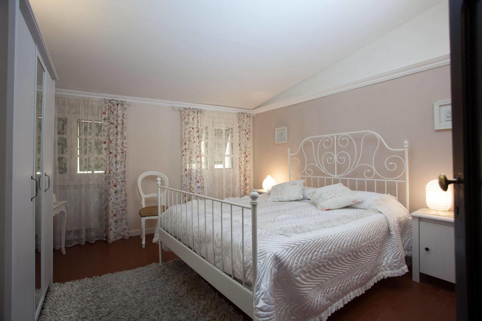 Corte Palazzo Picedi Benettini Sarzana Buitenkant foto