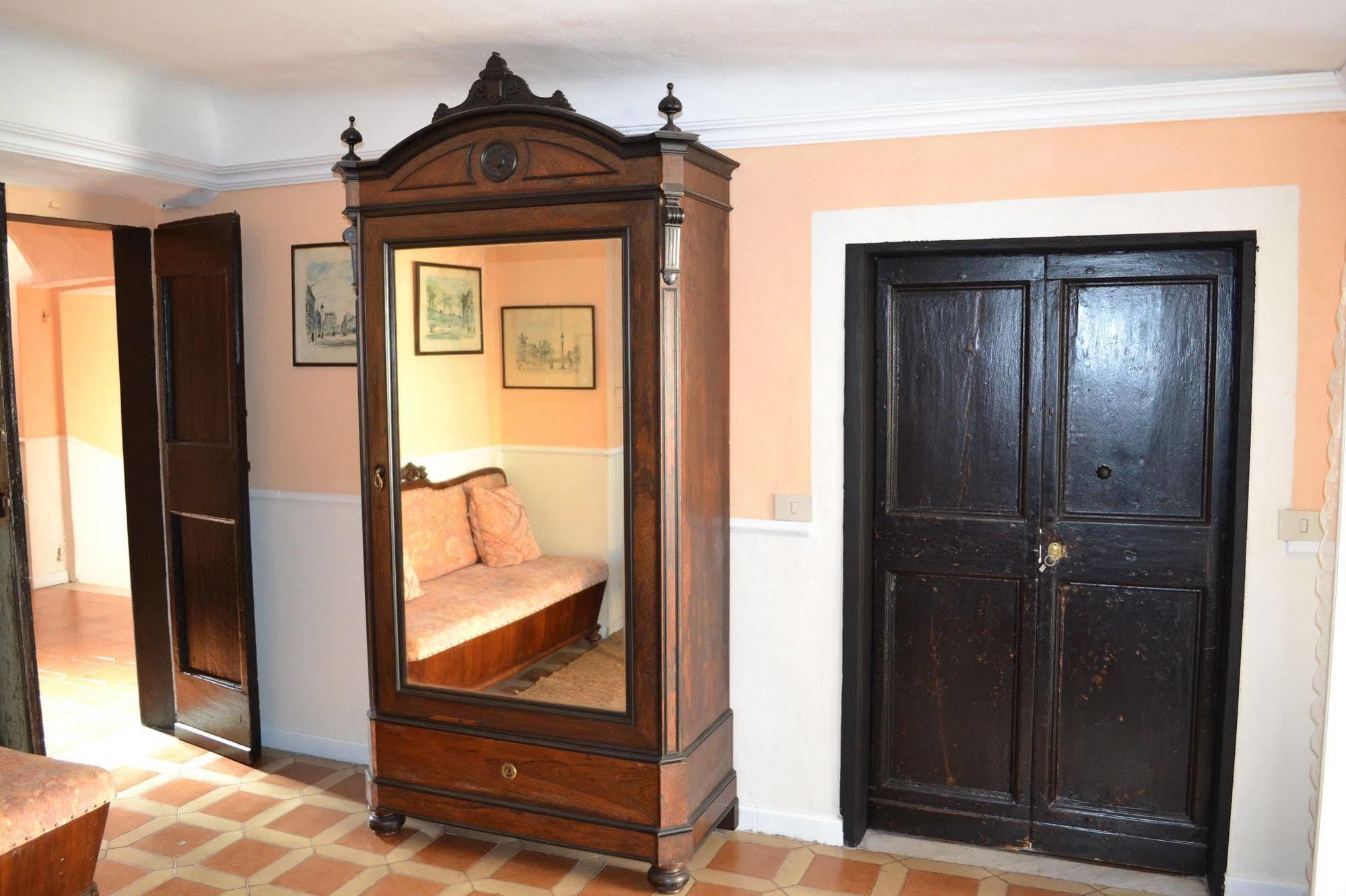 Corte Palazzo Picedi Benettini Sarzana Buitenkant foto