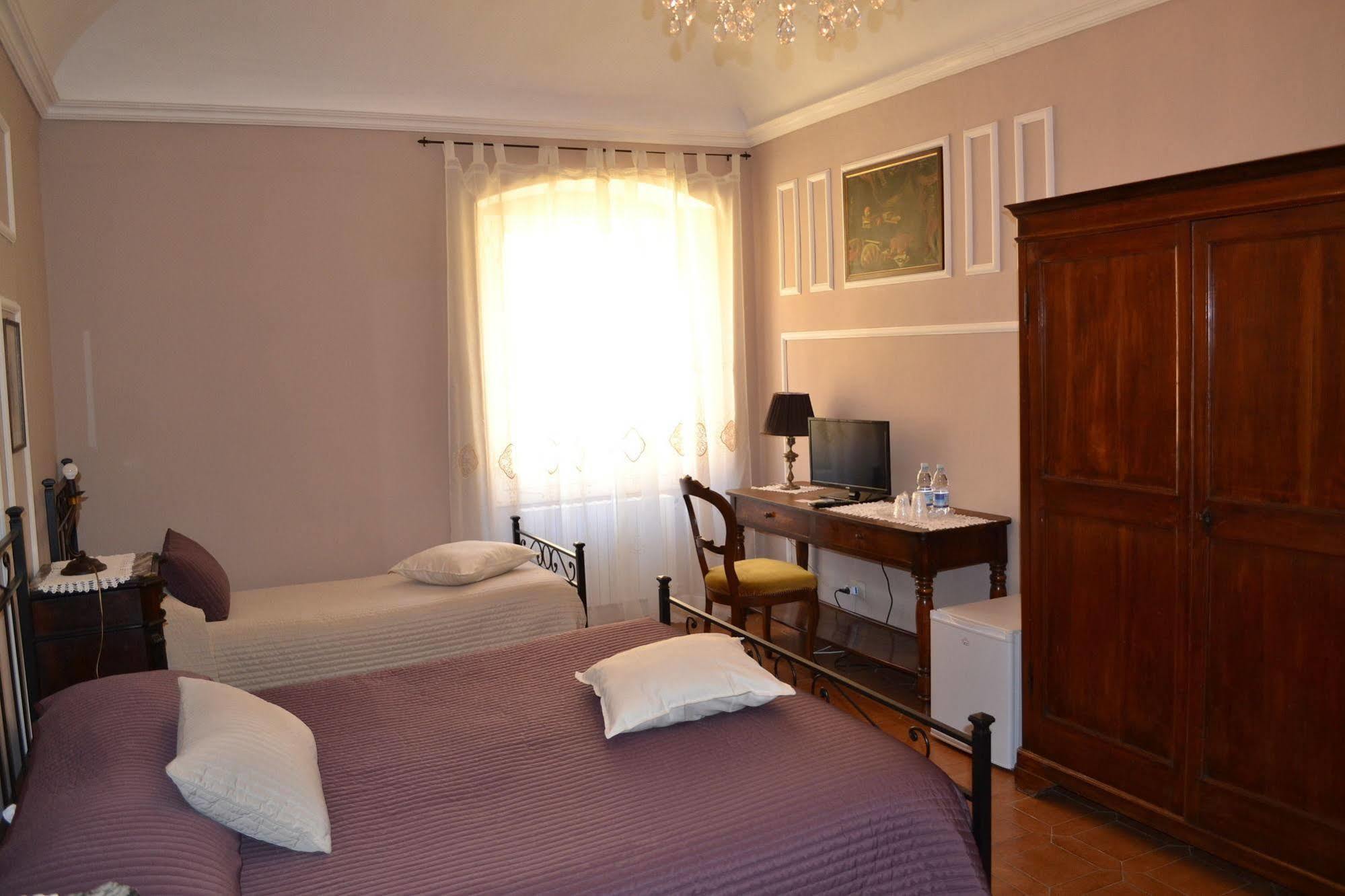 Corte Palazzo Picedi Benettini Sarzana Buitenkant foto