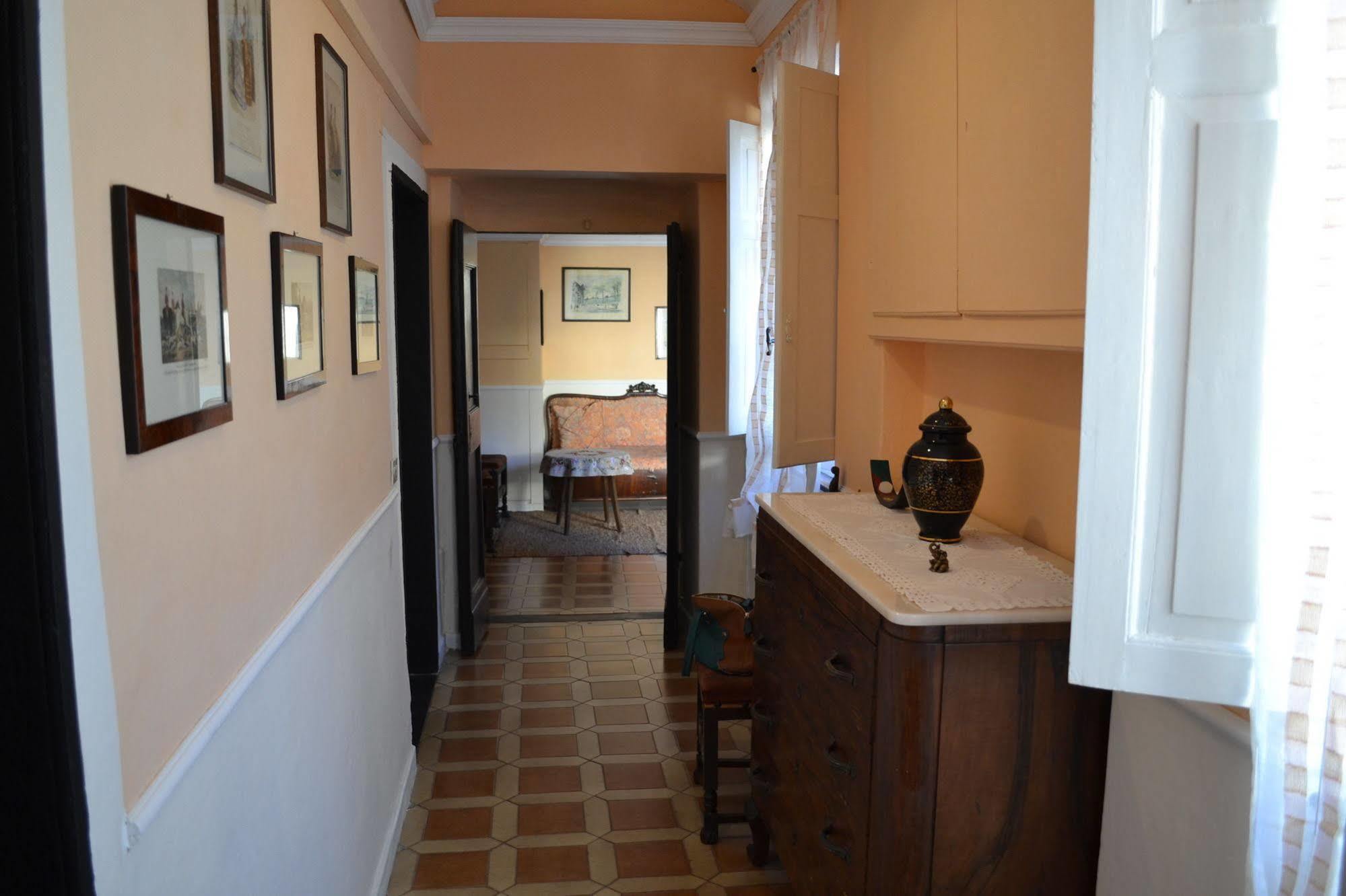 Corte Palazzo Picedi Benettini Sarzana Buitenkant foto