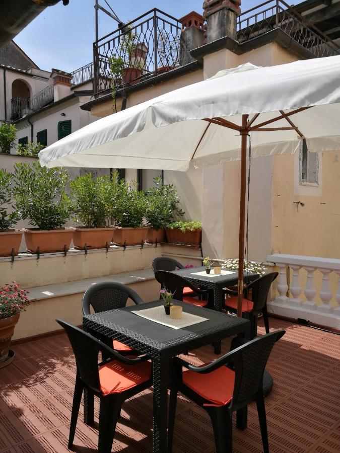 Corte Palazzo Picedi Benettini Sarzana Buitenkant foto